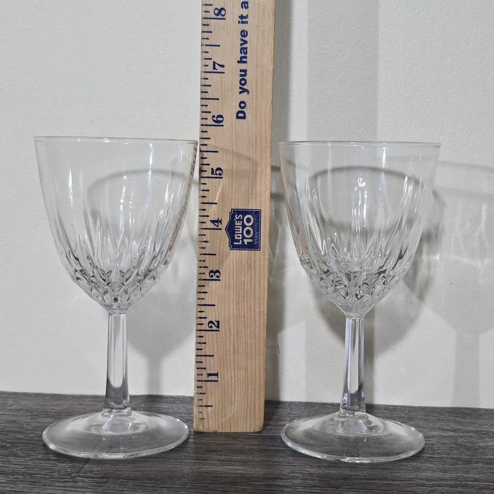 Set of 2 Clear Crystal Cut Wine Glasses‎ Stemware Vintage Elegant Design